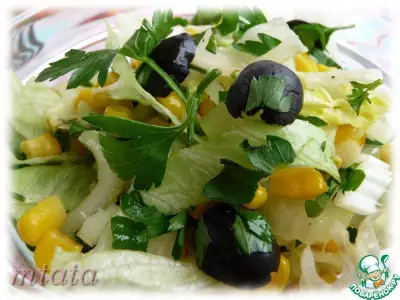 Салат из кукурузы с сельдереем и маслинами