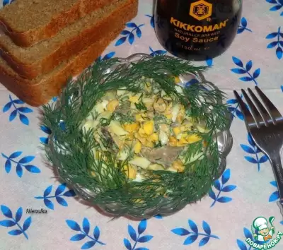 Салат с куриной печенью и яйцом