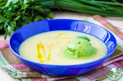 Овощной крем-суп с мороженым из шпината и сметаны