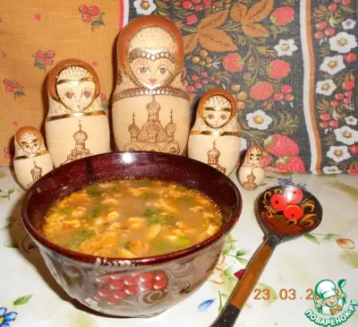 Суп с грибами, фасолью и орехами