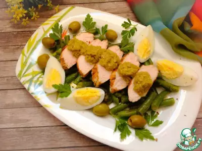 Куриный салат с оливковой пастой