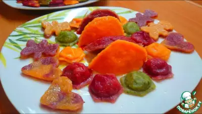 Разноцветные вареники из овощного теста