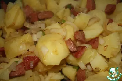 Картофель с фасолью и колбасками