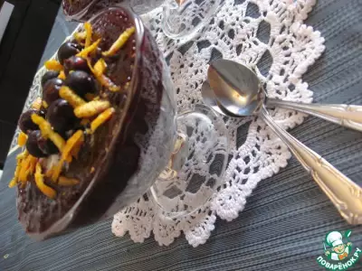 Маковый десерт с черносмородиновым топингом