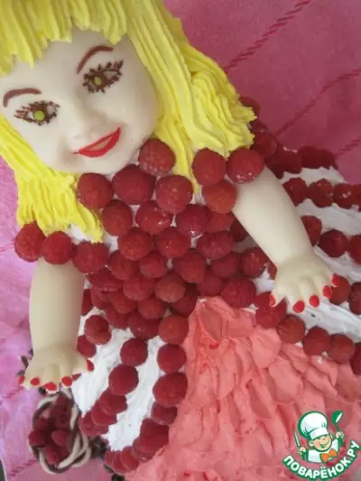 Торт "Кукла-ягодка"
