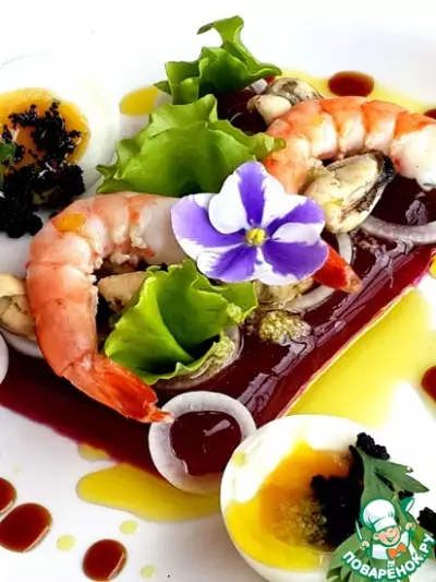 Салат с морепродуктами на свекольном желе