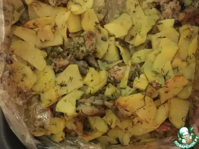 Картофель с мясом и грибами в рукаве