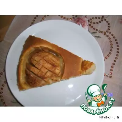 Яблочный торт с марципаном и корицей
