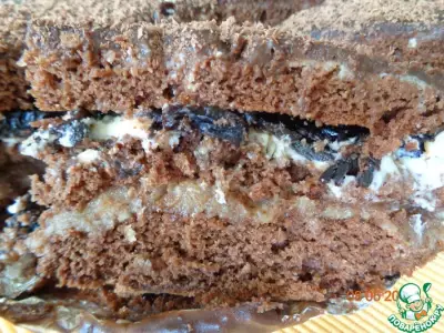 Шоколадный торт с черносливом и марципаном