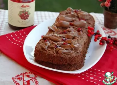 Кабачково-ореховый шоколадный кекс с брусничным соусом