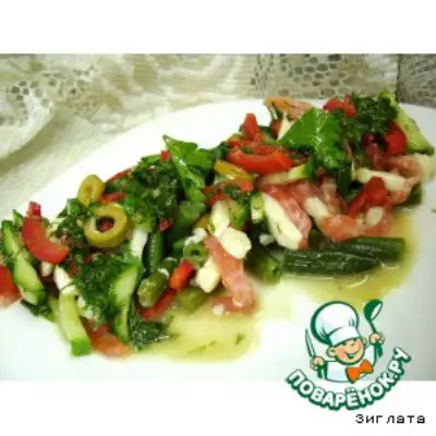 Рыбный салат с моцареллой и стручковой фасолью
