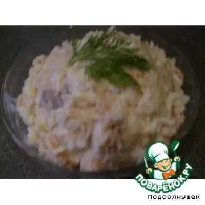 Рыбный салат с рисом и яйцом