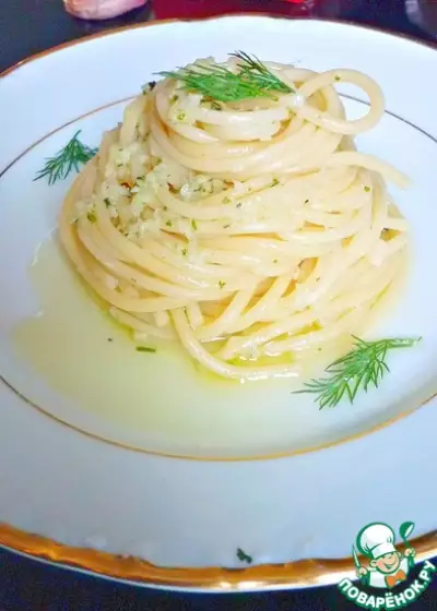 Спагетти с чесночным соусом