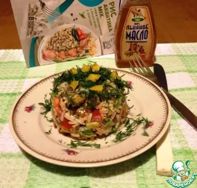 Овощной салат с рисом и тунцом фото