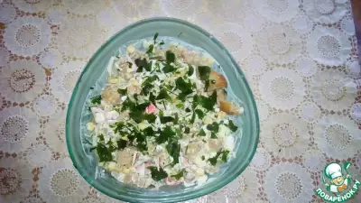 Салат из крабового мяса с сухариками