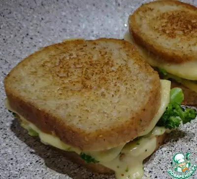 Горячие бутерброды с брокколи и сыром