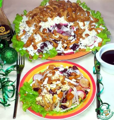 Салат с редисом, красной фасолью и опятами
