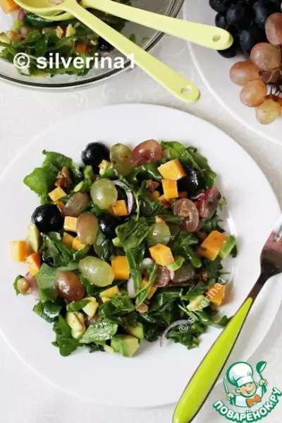 Салат с виноградом и авокадо