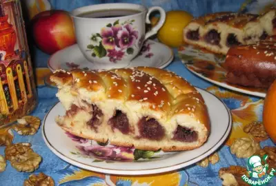 Пирог "Улитка" с джемом и орехами