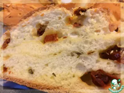 Хлеб с сыром, вялеными помидорами и базиликом
