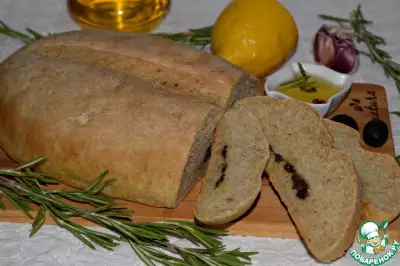 Хлеб с пастой из оливок