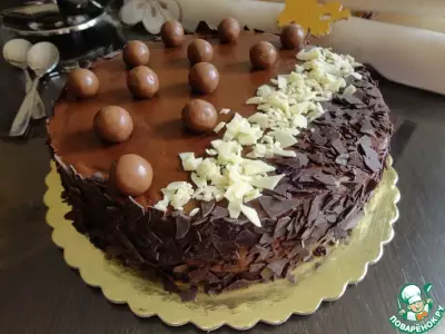 Торт с шоколадным муссом и грушевым желе