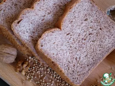 Хлеб гречневый с грецкими орехами и чесноком