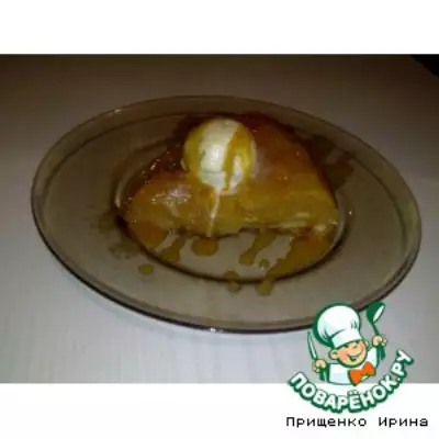 Яблочный пирог с карамельным соусом