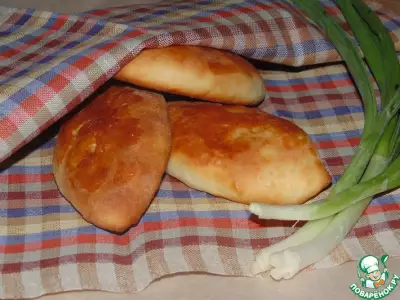 Пироги с зеленым луком, рисом и яйцом