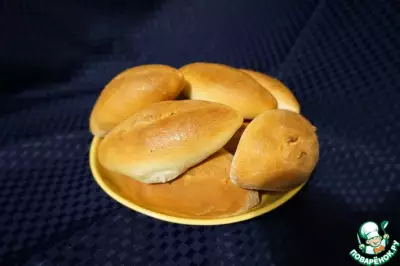 Пирожки с начинкой из соленых грибов
