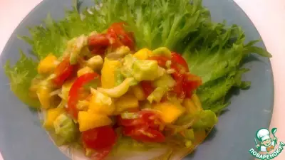Вегетарианский салат с манго и авокадо