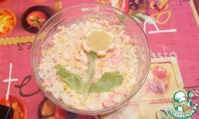 Креветочный салат с сыром