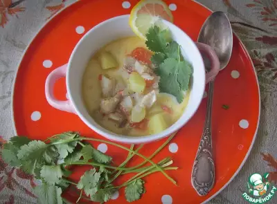 Рыбный суп с помидорами и сметаной