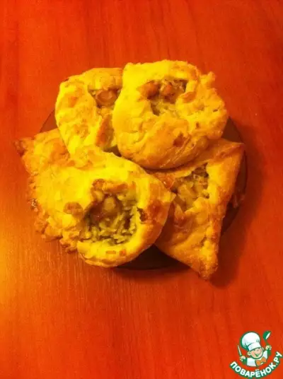 Пироги с пангасиусом из слоеного теста