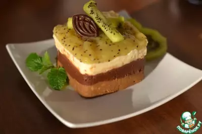 Шоколадный десерт с киви фото