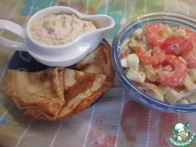 Соус и салат из кальмаров и креветок