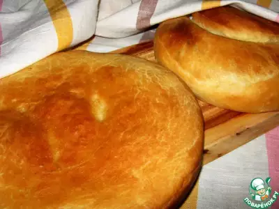 Хлеб и лепешка с луком