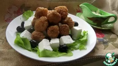 Вегетарианский салат с рисовыми шариками