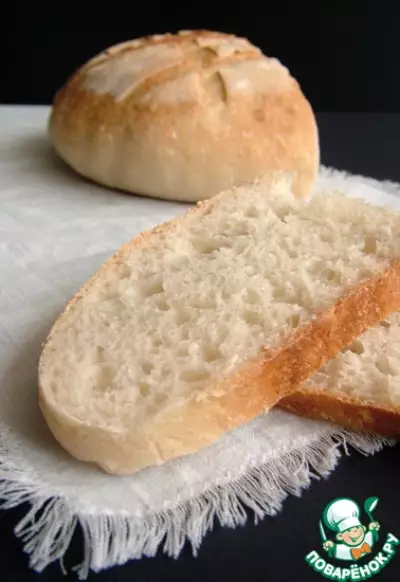 Простой пшеничный хлеб на закваске