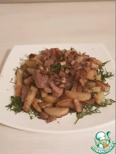 Жареный картофель с мясом и грибами