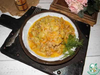 Кабачки с морковью в мясном соусе