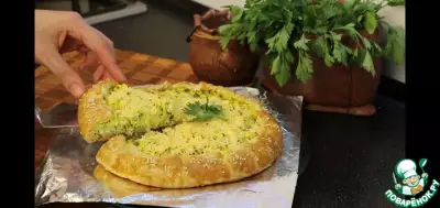 Пирог с капустой, яйцами и зеленью