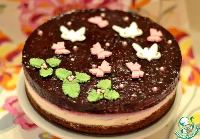Шоколадно-творожный торт с ягодами