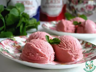 Чернично-малиновое мороженое с мятным сиропом