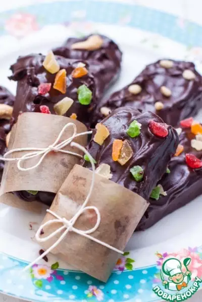 Шоколадно-вафельные конфеты с черносмородиновым желе