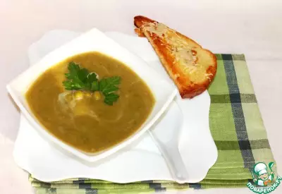 Суп-крем из зеленого горошка с мятой