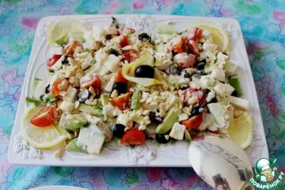 Овощной салат с авокадо и фетаксой