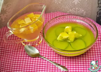 Йогуртово-огуречное желе с лимонным соусом