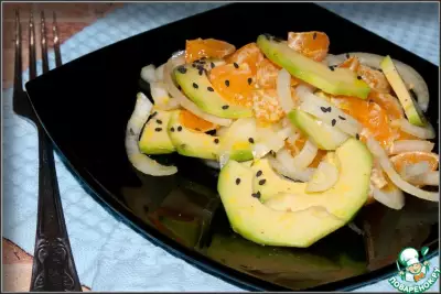 Салат с авокадо и мандаринами в горчичном масле