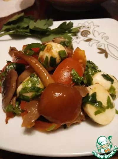 Теплый салат с грибами и моцареллой